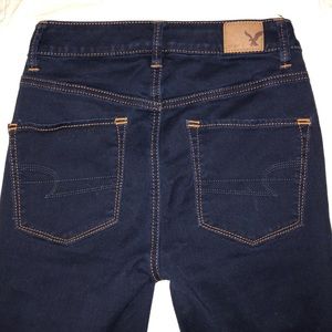 AMERICAN EAGLE HIGH WAISTED JEANS